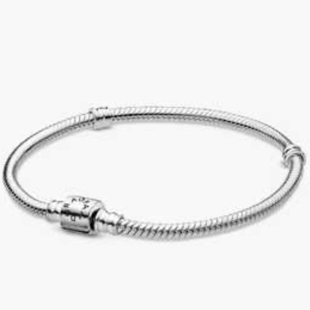 ❌ SOLD ❌ NWOT Pandora Silver Barrel Clasp Bracelet